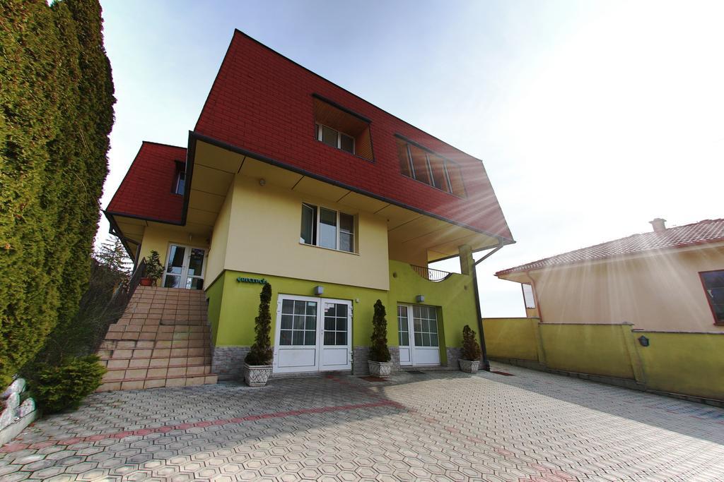 Penzion Tofi Nitra Exteriér fotografie